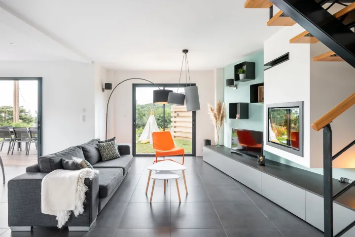 Aménagement intérieur dans une maison moderne à Vaugneray
